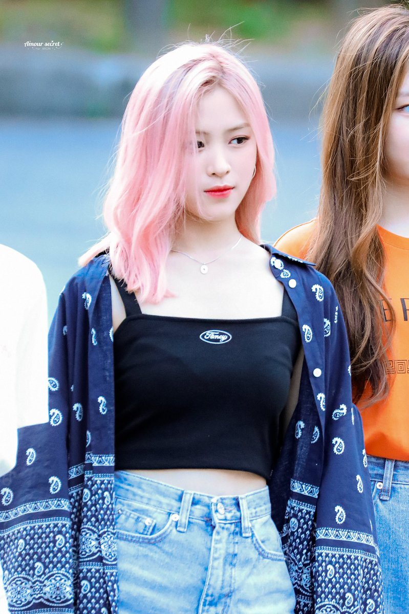 As930521's tweet photo. 🌸
#ryujin #류진 #ITZY #있지
#AprilFoolsDay 🥳 https://t.co/POPZbSton9