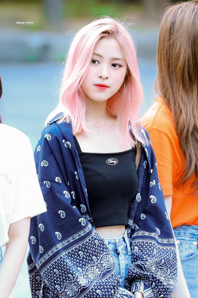 As930521's tweet photo. 🌸
#ryujin #류진 #ITZY #있지
#AprilFoolsDay 🥳 https://t.co/POPZbSton9