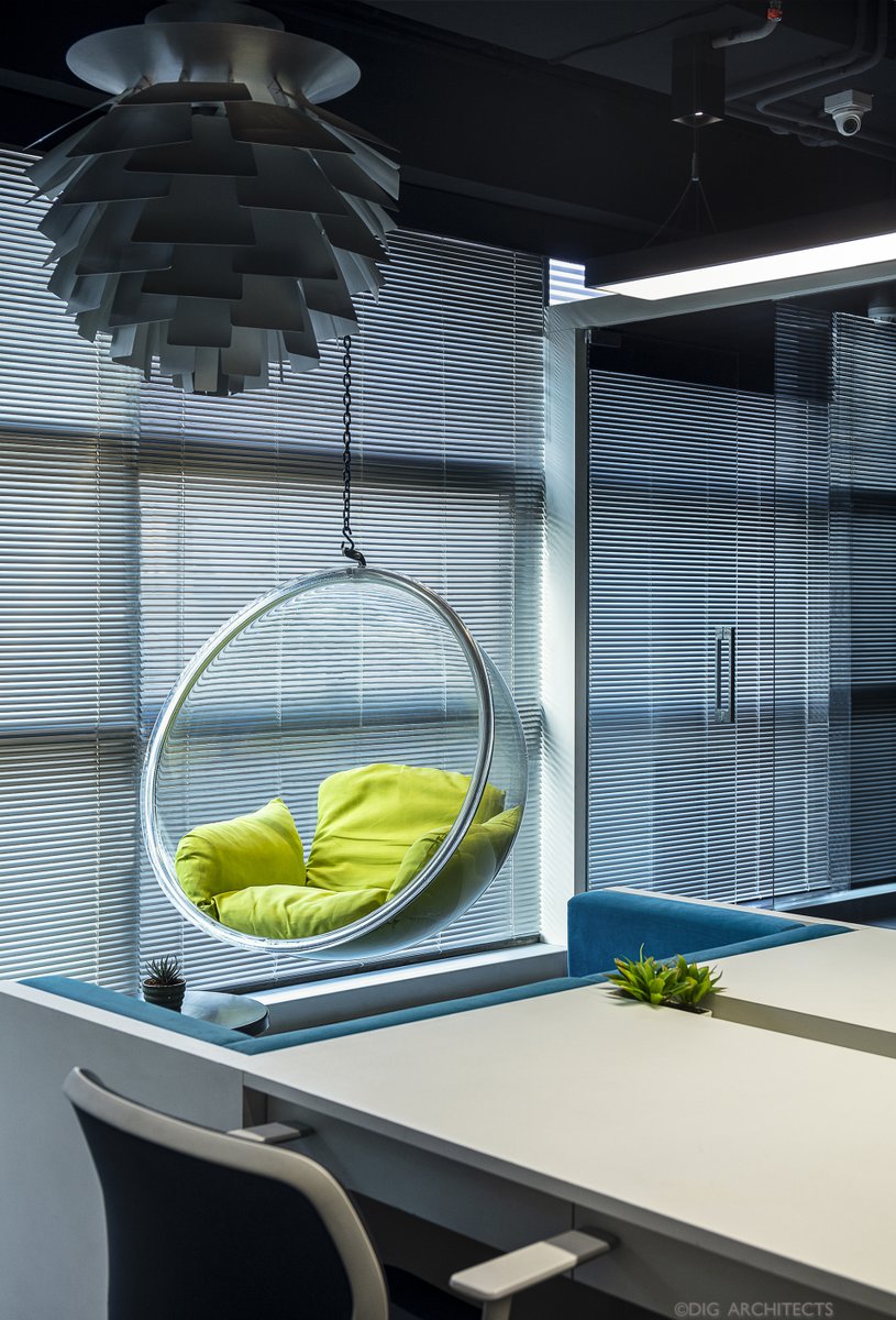 ArchitectsDig's tweet photo. The 1,700-sq-ft Twin Block Office sports an undeniably relaxed air wherein a crisp, contemporary canvas is elevated with stylish features.

#DIGDesignStudio #DIGArchitects #Officedesign #DesignSolutions #InsideOutside https://t.co/mVHbUGY5vw