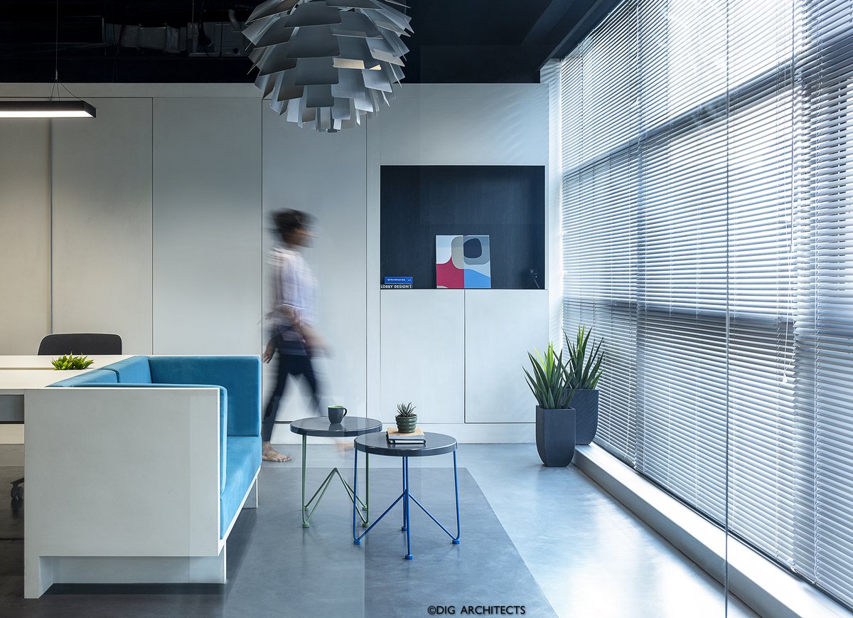 ArchitectsDig's tweet photo. The 1,700-sq-ft Twin Block Office sports an undeniably relaxed air wherein a crisp, contemporary canvas is elevated with stylish features.

#DIGDesignStudio #DIGArchitects #Officedesign #DesignSolutions #InsideOutside https://t.co/mVHbUGY5vw