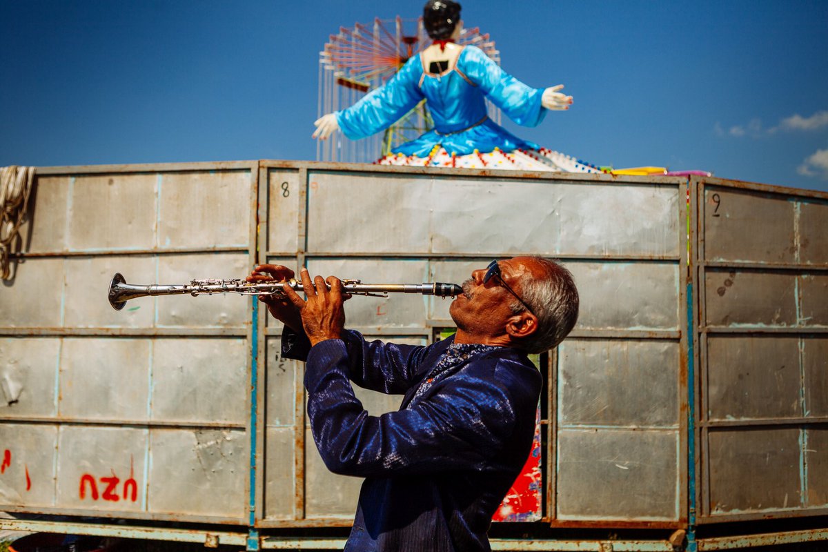 Evet, bugün Fransa’da resmi olarak “auteur photographe” statüsünde fotoğrafçılığa başlamış bulunuyorum. Her fav bir başarılar, her rt bir hayırlı olsun.