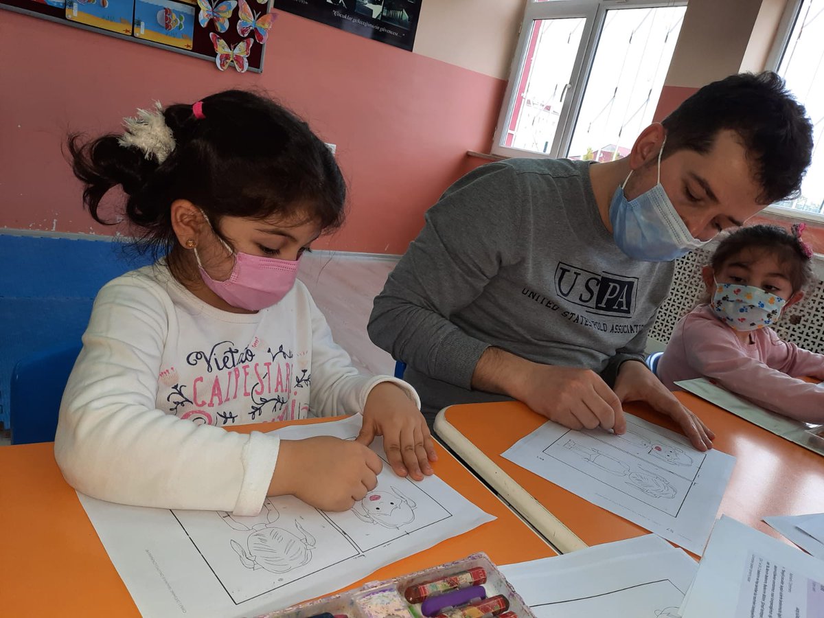 bfrakzlrmakanao's tweet photo. Okul rehber öğretmenimiz Mustafa Kalender tarafından öğrencilere mahremiyet eğitimi verilmiş  ve istismardan korunma yolları hakkında bilgilendirme yapılmıştır.
@KadirIRAK5
@ElifElii
 @mehmetalikatip1
@CevdetErturkmen
@YUKSELAYDINTS
@MOgretmen55
@CoskunESEN57
@zulkifdagli https://t.co/4n77Ef6Tcl