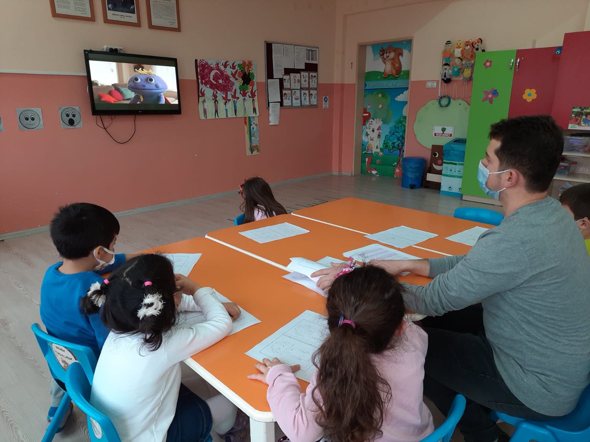 bfrakzlrmakanao's tweet photo. Okul rehber öğretmenimiz Mustafa Kalender tarafından öğrencilere mahremiyet eğitimi verilmiş  ve istismardan korunma yolları hakkında bilgilendirme yapılmıştır.
@KadirIRAK5
@ElifElii
 @mehmetalikatip1
@CevdetErturkmen
@YUKSELAYDINTS
@MOgretmen55
@CoskunESEN57
@zulkifdagli https://t.co/4n77Ef6Tcl
