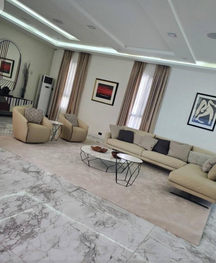 T3milade's tweet photo. Let's define your space & you'd be glad we did. #L-shape Sofa #SingleSofas #consoles #mirror #wallframes #artworks #rugs #curtains #tvwallPanel
...creatively transforming https://t.co/PeL5Qrqf9d
