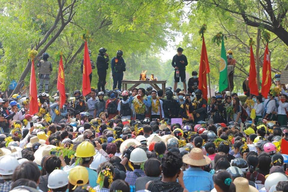 MayMon51753627's tweet photo. Today's Spring Revolution from Monywa. They're still strong Monywa until 54 days. Their unity and strong make me a good cry and more strong.

SUPPORT FEDERAL ARMY
#WhatsHappeningInMyanmar
#Apr1Coup https://t.co/iPlNIY4YpZ