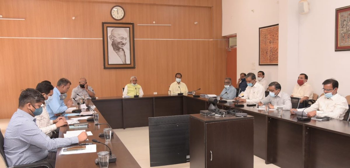 IPRDBihar's tweet photo. गया में नाली व जल निकासी की प्रणाली पर बैठक करते मुख्यमंत्री श्री @NitishKumar, उपमुख्यमंत्री श्री @tarkishorepd एवं अन्य।

#स्थान: संकल्प, एक अण्णे मार्ग https://t.co/cv3cla7AsG