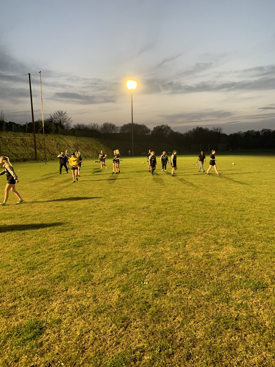 geraintrugby's tweet photo. Thanks for the welcome @WestSwanseahawk last night - great to see so many players enjoying, smiling &amp; having fun - great skills- impressive. Well done also to the coaches and parents - thanks also to @SiwanLillicrap for attending👍 @WelshRugbyUnion https://t.co/RgNKuuygAg