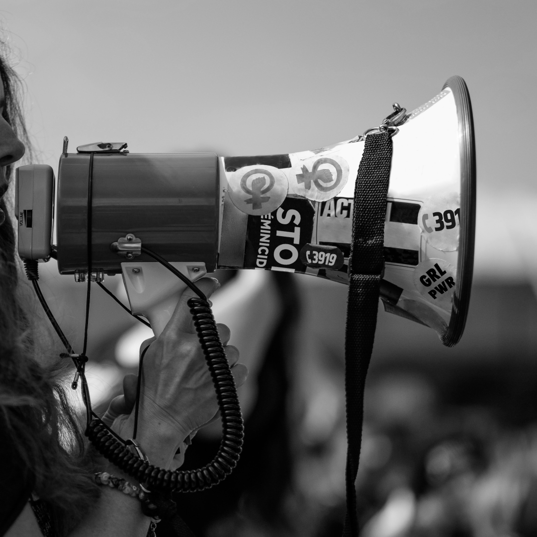 SolidariteFemme's tweet photo. Dans les départements confinés, les associations intervenant auprès des femmes victimes de violences, ou demandant des informations sur leurs droits, accès contraception et IVG continuent à recevoir du public. 

💬 Ne restez pas seule, contactez les associations spécialisées https://t.co/61G1PhpHnj