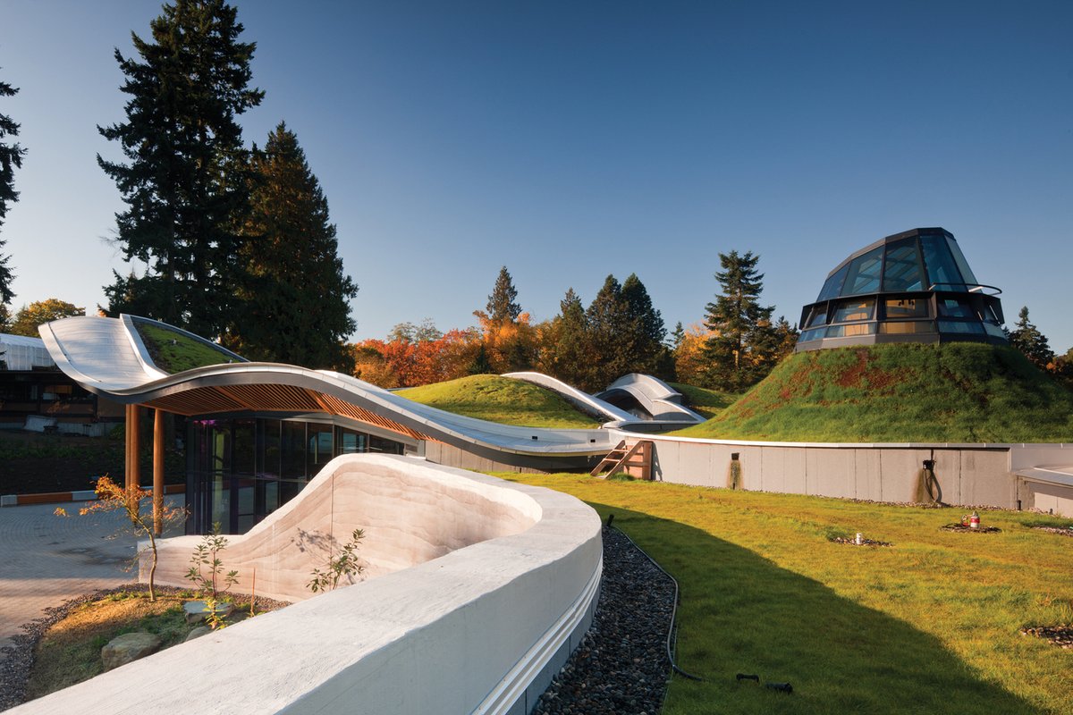 GreenGrassGrid's tweet photo. Project:VanDusen Botanical Garden Visitor Centre
Inspired by the organic forms and natural systems of a native orchid, the project is organized into undulating green roof ‘petals’ that float above rammed earth walls
#landscape #landscapephotography #architecture https://t.co/tIWeq5AbN4