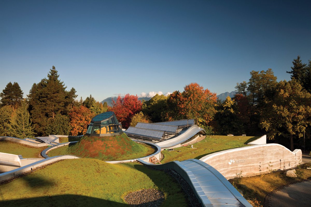GreenGrassGrid's tweet photo. Project:VanDusen Botanical Garden Visitor Centre
Inspired by the organic forms and natural systems of a native orchid, the project is organized into undulating green roof ‘petals’ that float above rammed earth walls
#landscape #landscapephotography #architecture https://t.co/tIWeq5AbN4