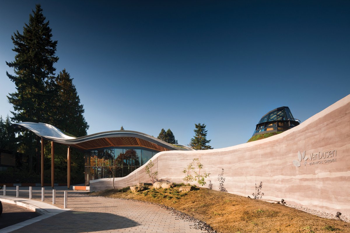 GreenGrassGrid's tweet photo. Project:VanDusen Botanical Garden Visitor Centre
Inspired by the organic forms and natural systems of a native orchid, the project is organized into undulating green roof ‘petals’ that float above rammed earth walls
#landscape #landscapephotography #architecture https://t.co/tIWeq5AbN4