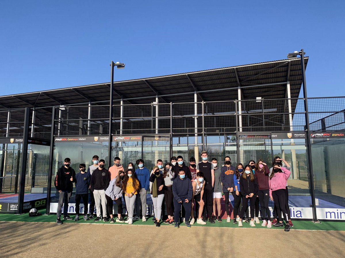 Integració curricular del #padbol com a esport col·lectiu a dues sessions d'educació física de 1r de batxillerat de l'Institut de Vilafant 📚🎓 #edufis