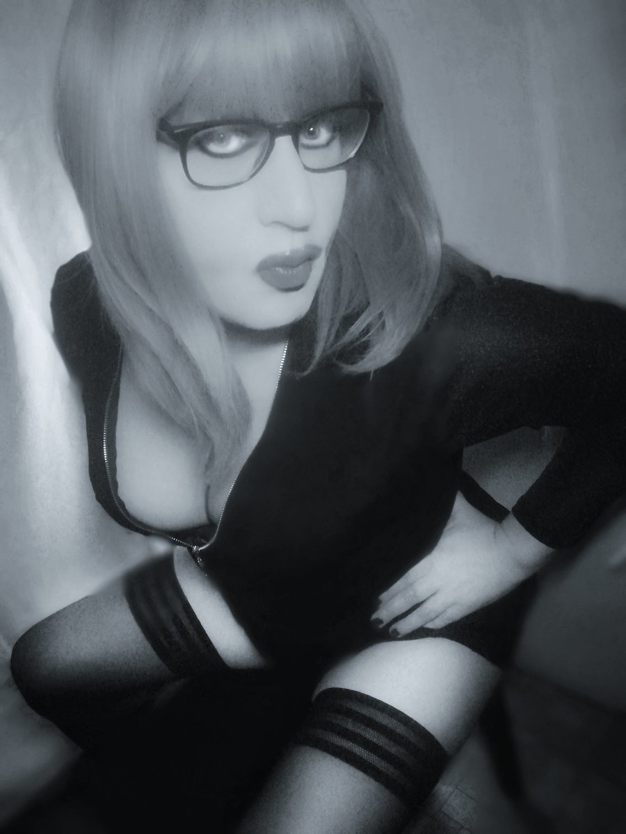 MissDonnaDay's tweet photo. Like the vintage style 🖤🖤🖤
#munichgirls #munich #tgirlheaven #TransIsBeautiful #transgender #TGirlsRock #tgirl #VintageBeauties #vintagelingerie https://t.co/qIfhAZCX6h