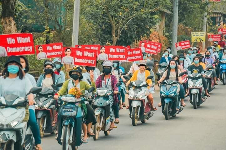 Residents of villages in Long Lon Township near #Dawei in southern Myanmar’s #Tanintharyi Region formed a convoy of motorbikes and scooters to protest against the military regime on Apr. 1. 
 
(Photo: CJ)
#WhatsHappeningInMyanmar