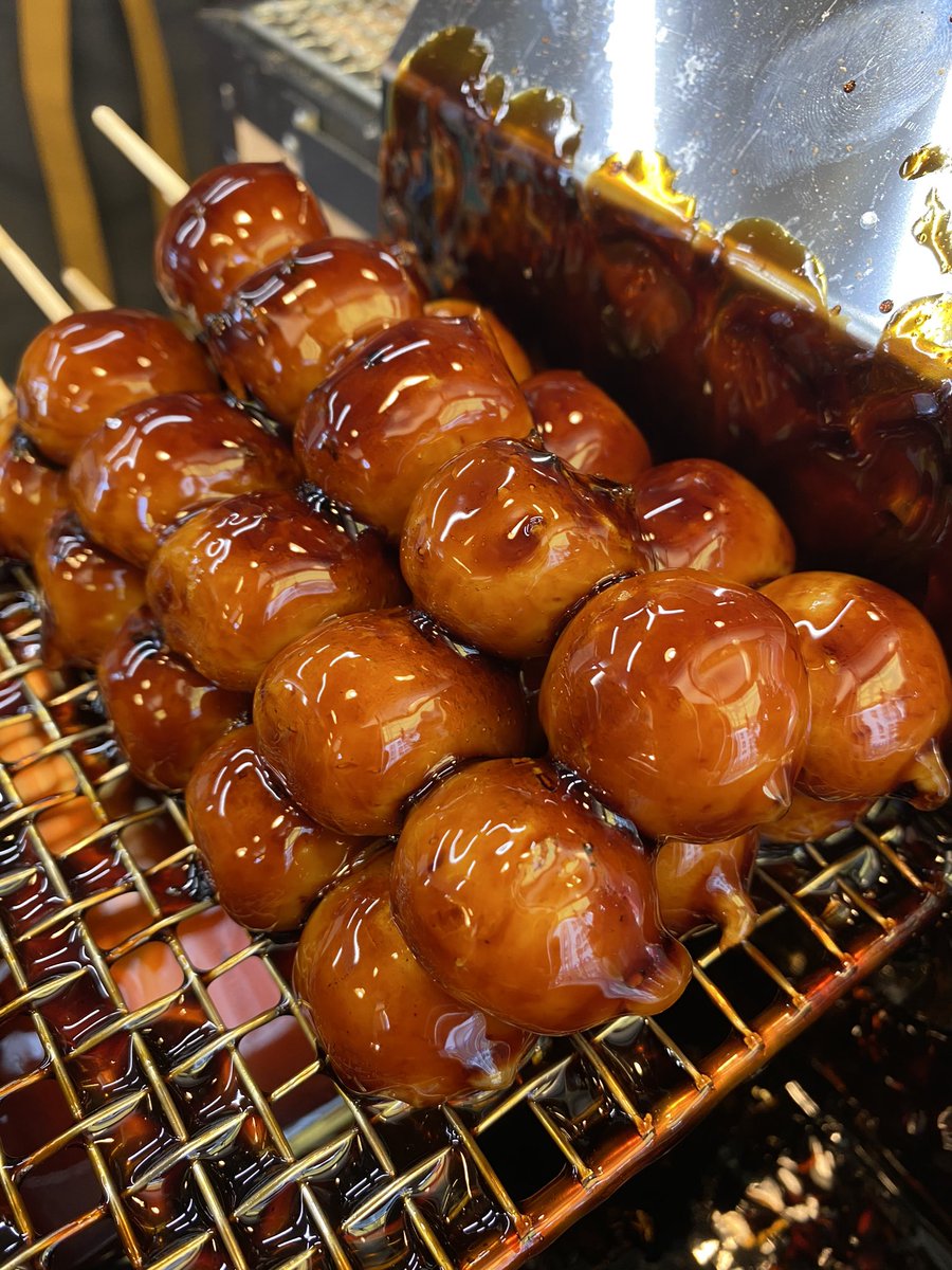 美食ぐるめin名古屋 4月1日オープン 街のお団子屋さん おだんご森や 東大曽根町ナフコ前にオープンした お団子森やさん 甘ダレたっぷりの焼き立てのみたらし団子や五平餅 注文をしてからバーナーで炙る 五平餅が熱々で美味しかった 名古屋グルメ