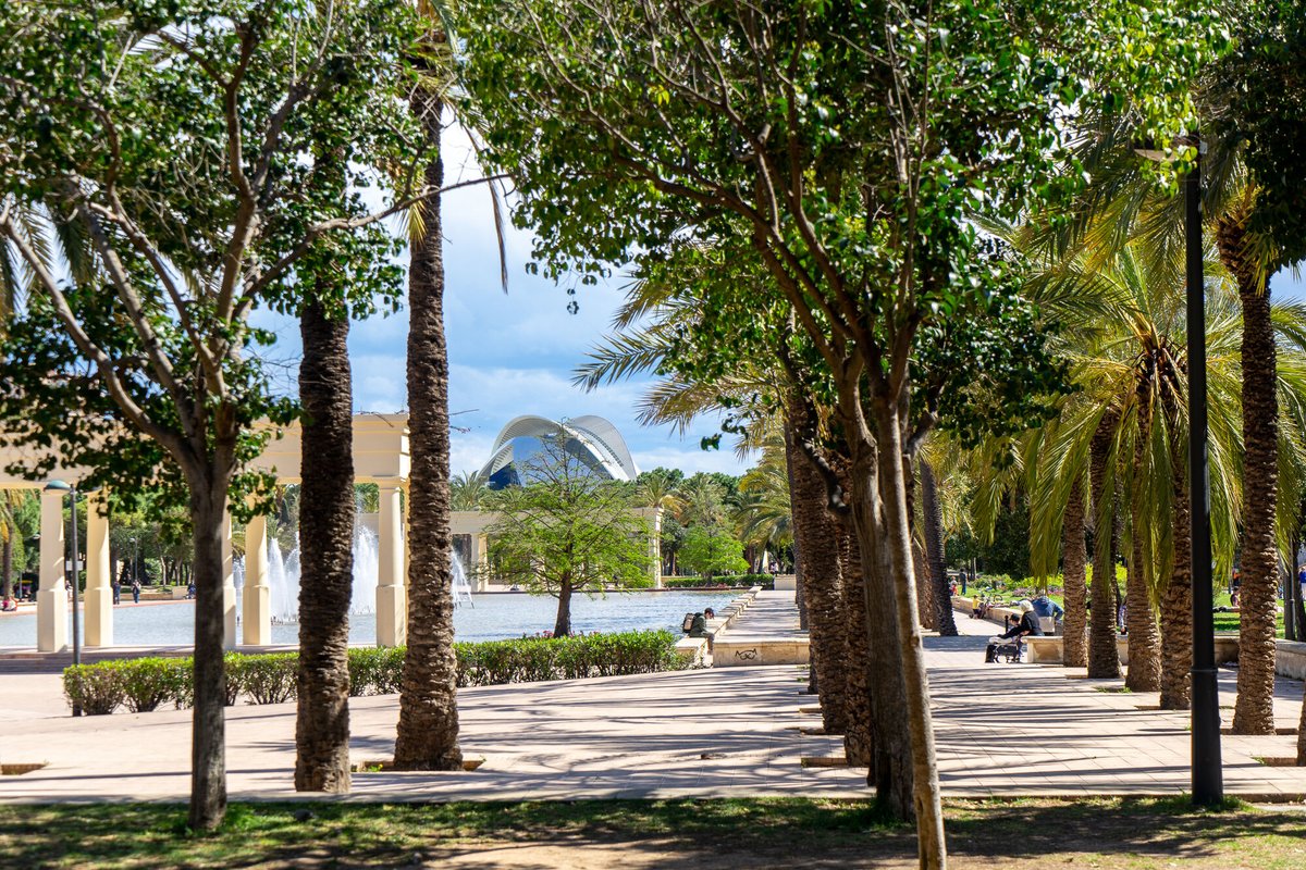 Lazy afternoon walks in the sunshine... this unique area of Valencia is gorgeous!