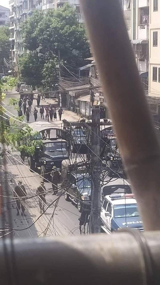 MayWinchester16's tweet photo. Massive force of military terrorists entered Baho road, Hleden, Yangon and violently abducted two civilians without any reason this morning at 10:35 AM.
SUPPORT FEDERAL ARMY 
#WhatsHappeningInMyanmar 
#Apr1Coup https://t.co/onUqzSKlH9