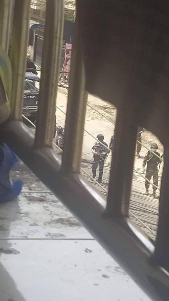 MayWinchester16's tweet photo. Massive force of military terrorists entered Baho road, Hleden, Yangon and violently abducted two civilians without any reason this morning at 10:35 AM.
SUPPORT FEDERAL ARMY 
#WhatsHappeningInMyanmar 
#Apr1Coup https://t.co/onUqzSKlH9