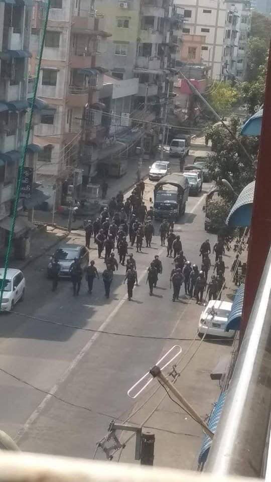 MayWinchester16's tweet photo. Massive force of military terrorists entered Baho road, Hleden, Yangon and violently abducted two civilians without any reason this morning at 10:35 AM.
SUPPORT FEDERAL ARMY 
#WhatsHappeningInMyanmar 
#Apr1Coup https://t.co/onUqzSKlH9
