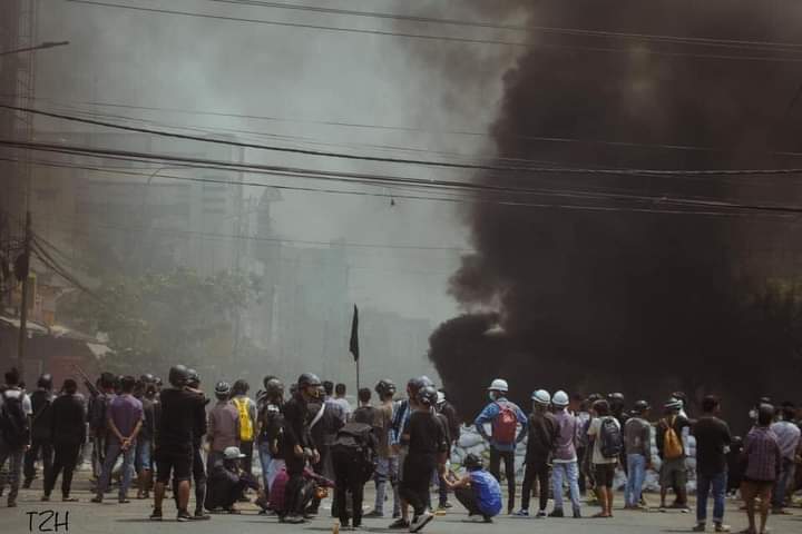 AyeAyesann's tweet photo. Today in Mandalay, Chan Mya Tharsi, Between 64 st &amp; Manawharri.

#WhatsHappeningInMyanmar 
#Apr1Coups https://t.co/ZynM9y7YfC