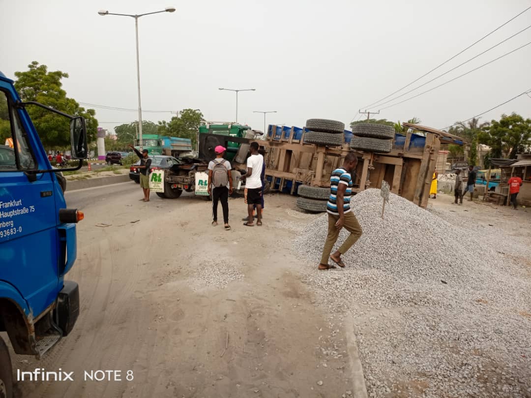 followlastma's tweet photo. [8:20AM] #LekkiEpeExp #Accident 
Report of a fallen loaded truck opposite Crown Estate inward Ajah occupying 50% of the road, traffic backlog now at GRA. Effort is on for recovery while our officers are on ground managing the situation.
@Gidi_Traffic 
@trafficbutter https://t.co/K9t45yss8m