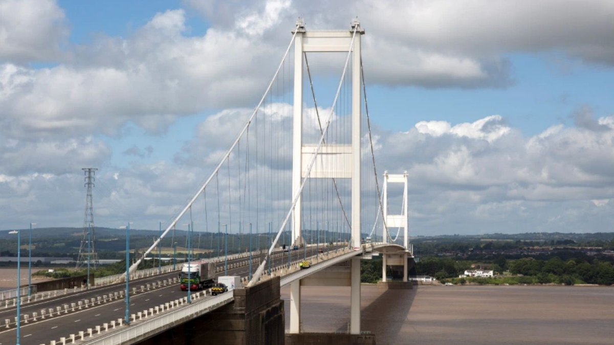 ExploreWalesUK's tweet photo. The Severn Bridge April Fools prank in 2019 reported it was to install a new 100mph zipline to "allow thrill-seekers to soar from Chepstow to Gloucestershire over the River Severn at speeds of up to 100mph". 🤣😂🤣

#ExploreWalesUK #aprilfools #severnbridge #zipwire #visitwales https://t.co/MYIeySRlQ6