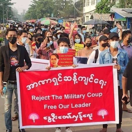 Nuw_Teth's tweet photo. In Dagon Seikkan, 
Yuzana Garden City
Youths rallied to protest against military dictatorship
📷 Mizzima

#WeSupportFederalCharter 
#WhatsHappeningInMyanmar
#Apr1Coups https://t.co/jKJcSIToNx