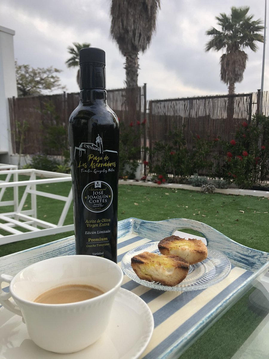 Jose_Maza_Alba's tweet photo. A pesar del dia, feliz Jueves Santo desayunando con el fantastico aove de @pago_los https://t.co/3IkMXLYj0N