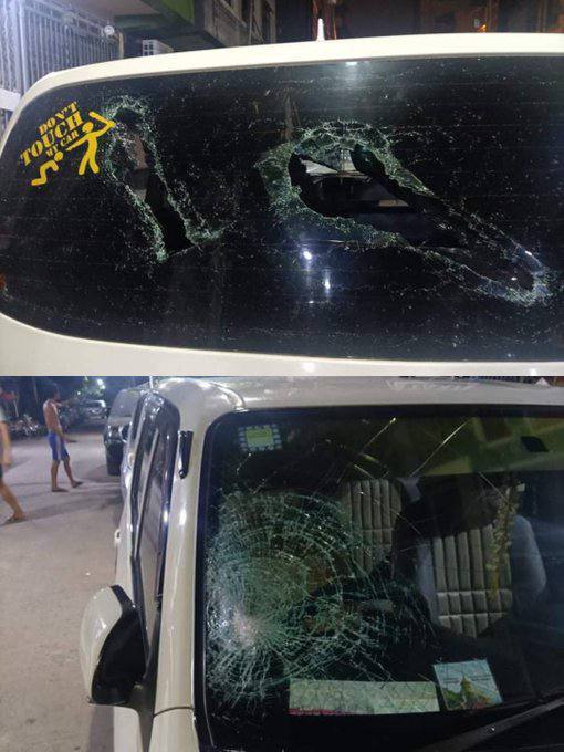 MayWinchester16's tweet photo. Tw // blood
Terrorists destroyed the NLD office door and beat&amp;abducted people who went hide inside the office. Even blood strains can be seen on floor. They also destroyed cars. Happened in Hlaing (Marlarmyine ward) around 10:00 PM on March 31.
#WhatsHappeningInMyanmar
#Apr1Coup https://t.co/OoMsDh4aP4