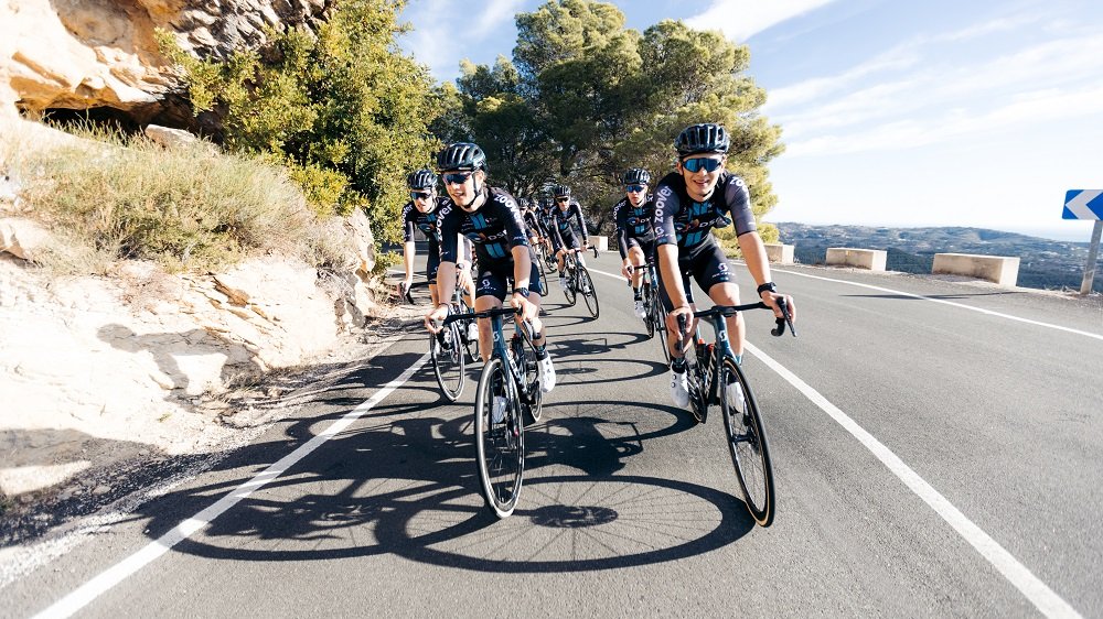 Dit jaar fietst Zoover met @TeamDSM langs de mooiste plekjes van Europa 🚲  Benieuwd naar de favoriete vakantiebestemmingen en tips van de wielrenners? Check ons blog en blijf ons volgen!  zoover.nl/blog/nieuws/zo…