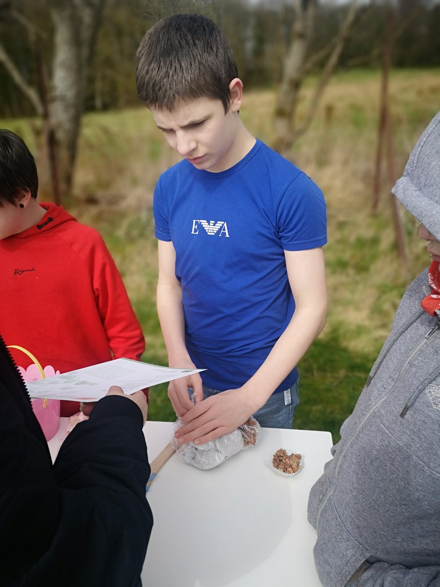 prz_ac's tweet photo. Today was also an opportunity to congratulate all S1/2 young people on achieving the John Muir Discovery Award 🌞🌳🌷 https://t.co/KNiE5TQ0zz
