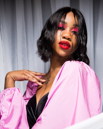 SpellMagazine's tweet photo. Cover star Chidera Eggerue (AKA The Slumflower) is our latest #SpellMeets, covering fighting her own battles to owning a £1k wig: https://t.co/pKLz5j52Uf @theslumflower https://t.co/tpUch29wMo