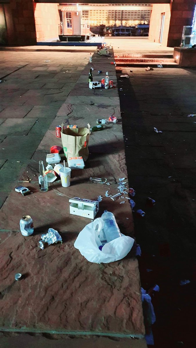 VinceVP33130's tweet photo. Neem jullie fucking afval mee bende dieren 😡 https://t.co/SY95QnIk1H