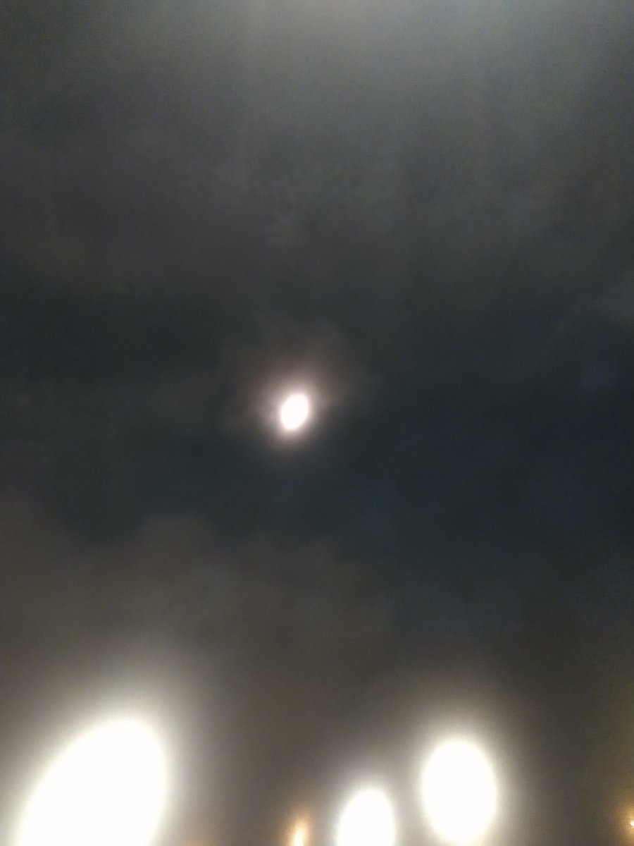 roxydragon86's tweet photo. La #luna que me acompaña hoy https://t.co/SDQmzv2sKX