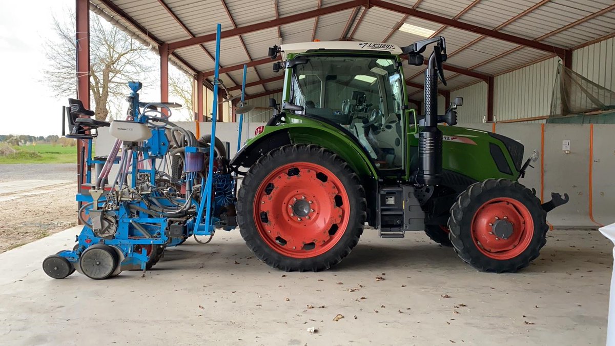 advantaFR's tweet photo. Le #semoir est prêt pour les 1er #semis #maïs 👉 essais internes et clients. #ADVPRO #ADVEXPE
En attente du bon moment pour semer 🌽🌤️
#CeuxQuiFontLesEssais @agpm_mais @Arvalisofficiel https://t.co/4vK3TIvYWr