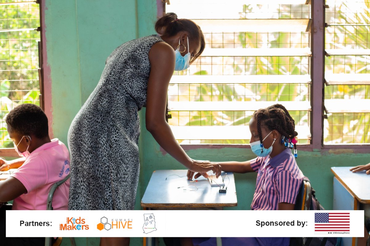 KidsMakers's tweet photo. With a little hands-on activity, learning becomes fun and creative. 
Teaching basic electronics became easy as the kids were given the opportunity to play with wires, batteries, and other components to build their own circuits.

@USEmbassyGhana  #STEM #Training #HiveImpact https://t.co/KAD9lhxVRt