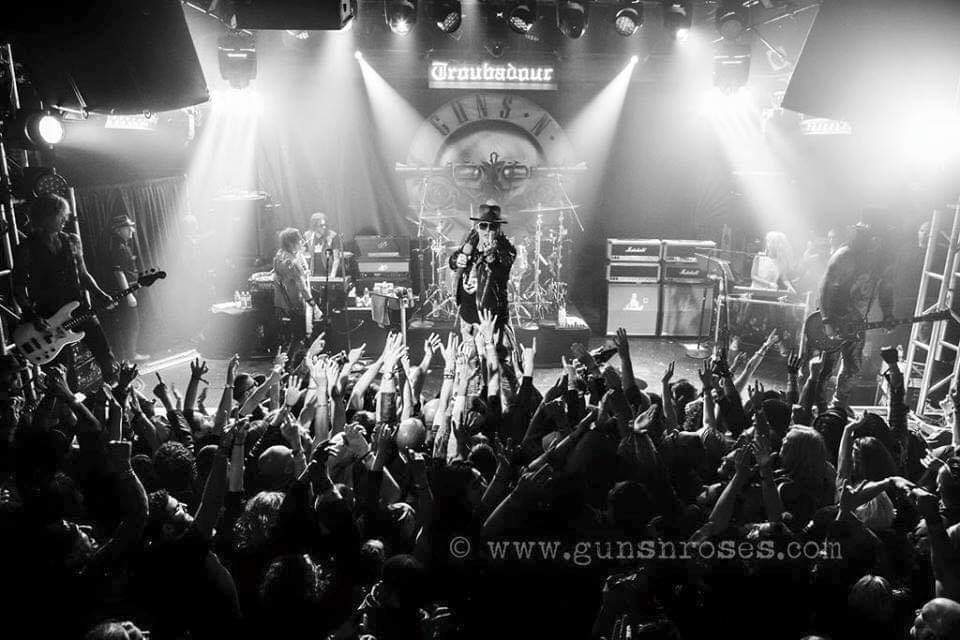 GNREveryDay's tweet photo. On this day in 2016, Guns N' Roses played the first reunion show with Axl, Duff and Slash together for the first time since 1993 at the Troubadour in West Hollywood, CA 🇺🇸

📸: @KatBenzova https://t.co/tWG2KLtjc8