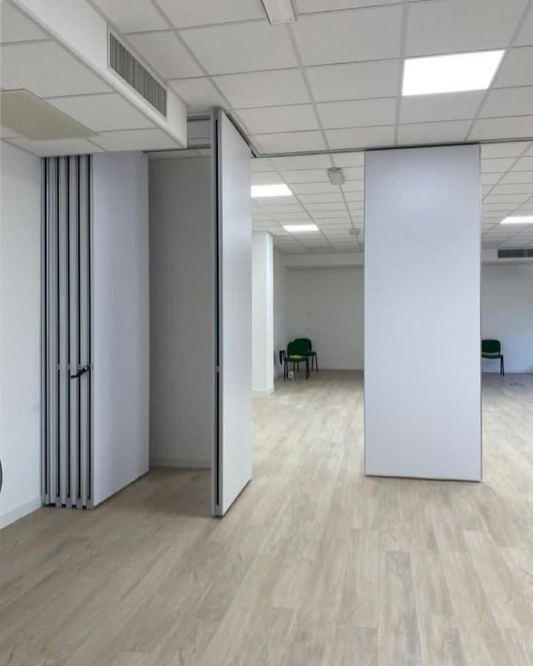 Penta_Gruppo's tweet photo. Parete manovrabile ROLLING WALL per la casa di Cura Villa Garda.
- Grazie alle sue basi mobili, non sono necessari binari o fori a pavimento: tutto viene gestito da speciali carrelli a soffitto;
- Lo scorrimento a soffitto BICARELLO permette maggior mobilità dei moduli. https://t.co/JgHX44DkSW