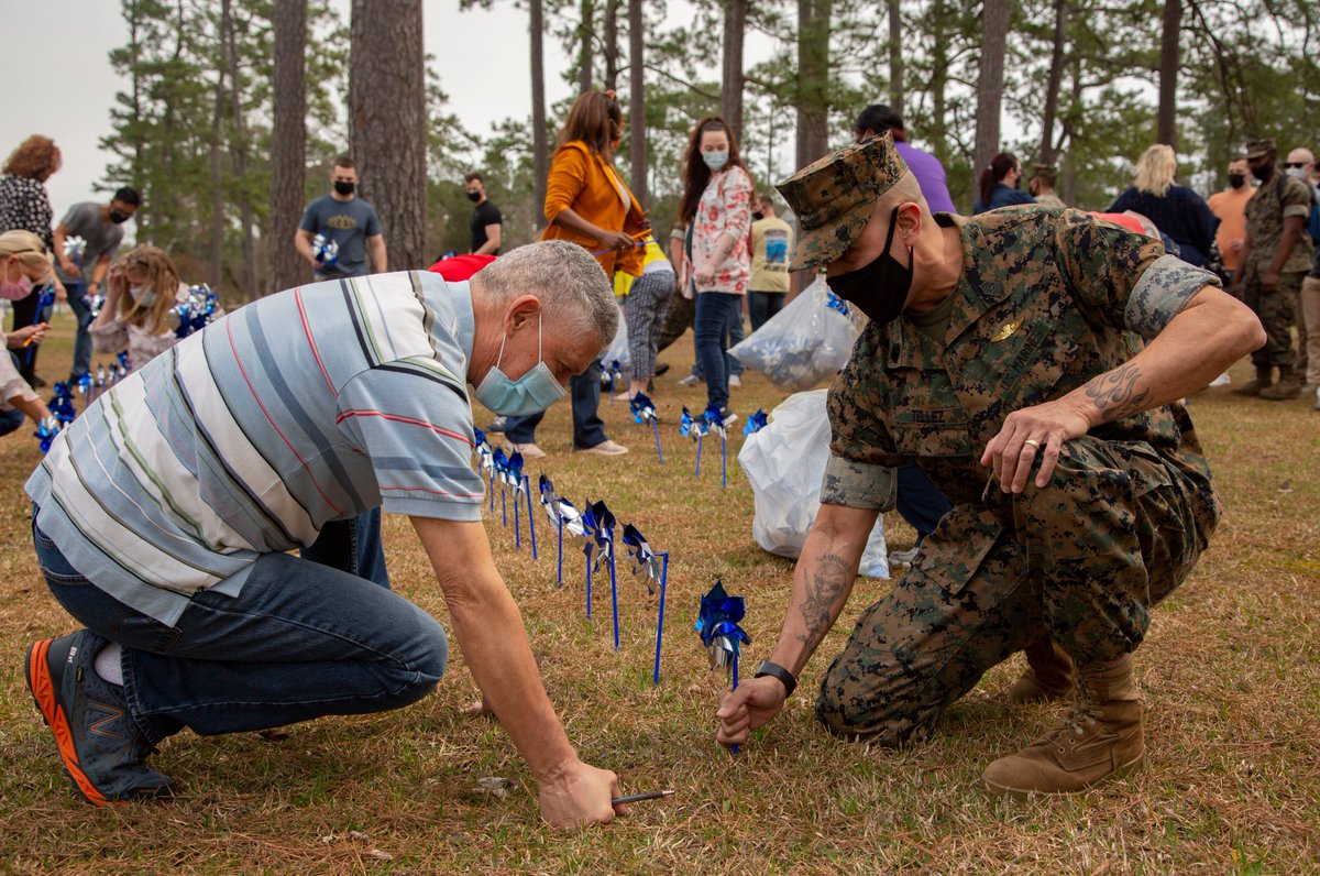 camp_lejeune's tweet photo. Pinwheel Planting for Child Abuse Prevention Month
Members of MCB Camp Lejeune planted pinwheels to raise awareness of Child Abuse Prevention Month and help prevent future child abuse.
#AllInToEndChildAbuse #MilitaryOneSource #ChildAbusePreventionMonth #PinwheelsForPrevention https://t.co/zY51L9BCHK