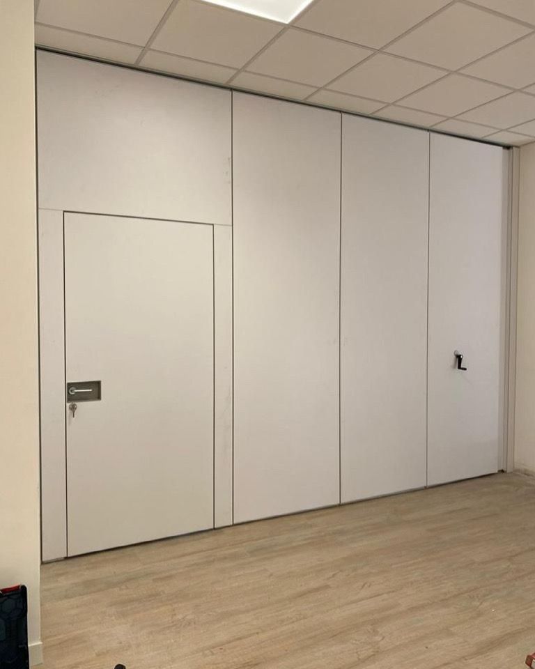Penta_Gruppo's tweet photo. Parete manovrabile ROLLING WALL per la casa di Cura Villa Garda.
- Grazie alle sue basi mobili, non sono necessari binari o fori a pavimento: tutto viene gestito da speciali carrelli a soffitto;
- Lo scorrimento a soffitto BICARELLO permette maggior mobilità dei moduli. https://t.co/JgHX44DkSW
