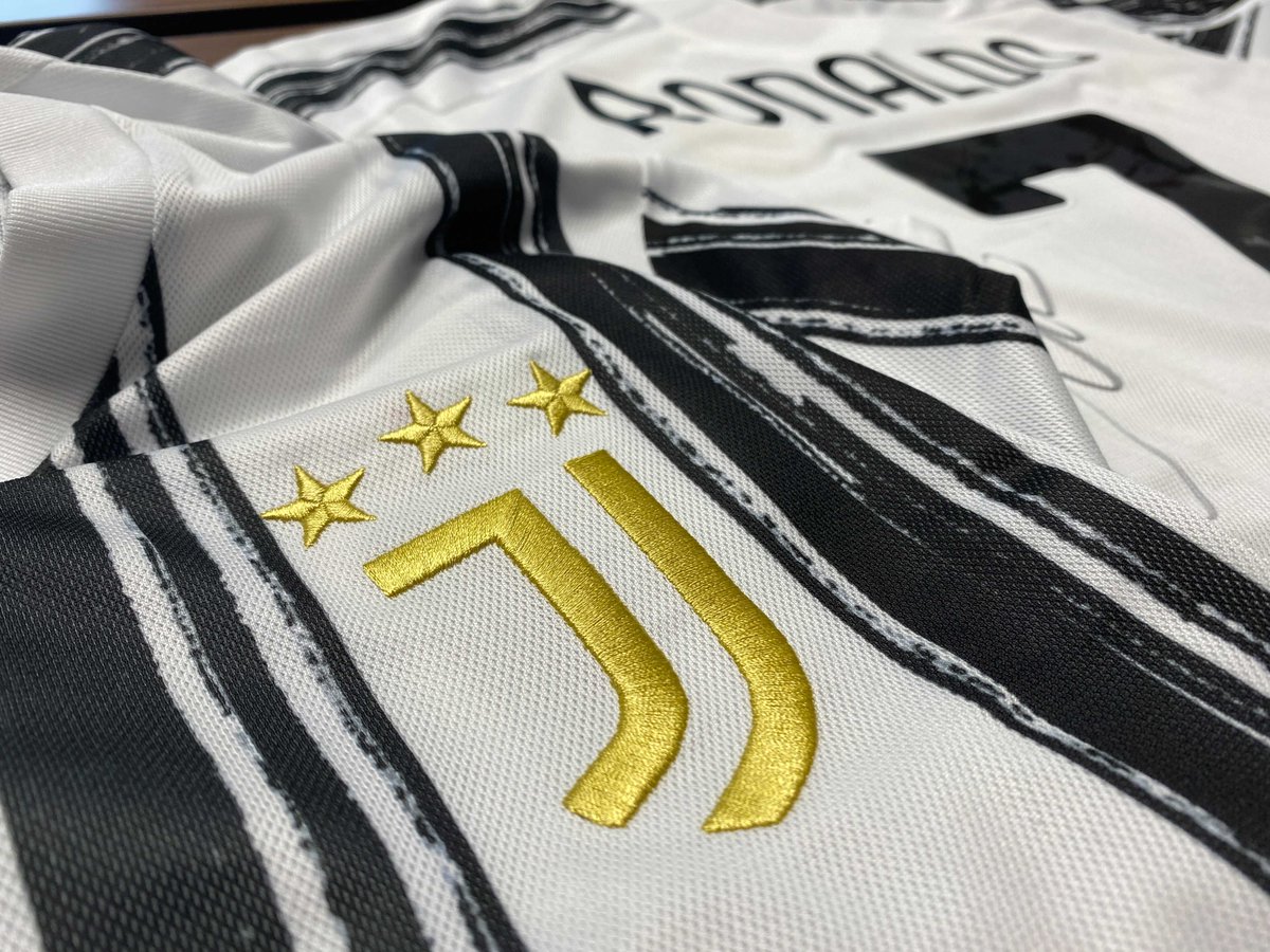 socios's tweet photo. This is not an April fools joke.

500 likes in 60 minutes and we giveaway a signed shirt of your choice. https://t.co/QF0OhT5fC9