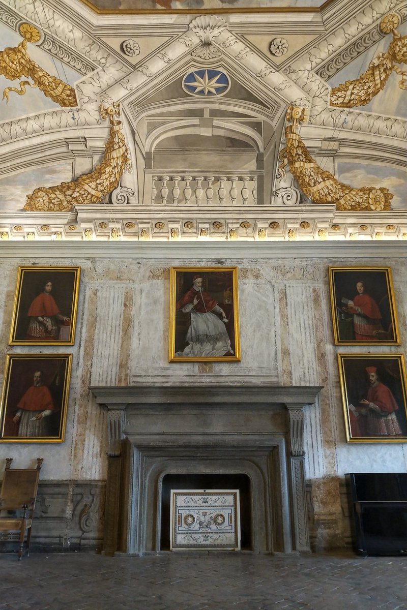 Grandi ritorni a casa dopo il restauro! I cardinali Altieri circondano di nuovo Clemente X nella Sala degli Avi dopo il restauro che li ha resi bellissimi!
#MiC #RipArtiamo