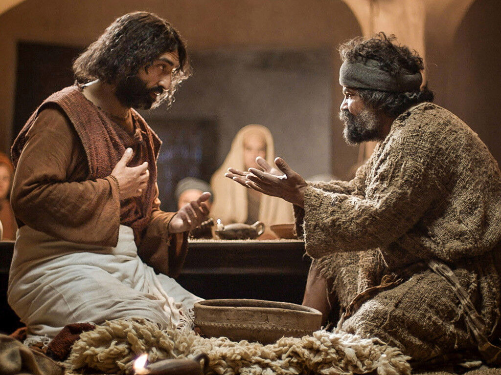 JamesMartinSJ's tweet photo. Gospel: Today on #HolyThursday, Jesus washes the feet of his disciples, in a gesture packed with meaning (Jn 13: 1-15). First, Jesus show us that true leadership is service carried out in humility. But he is also, as Sr. Sandra Schneiders writes, creating a "community of equals." https://t.co/46OTN4Xs7H