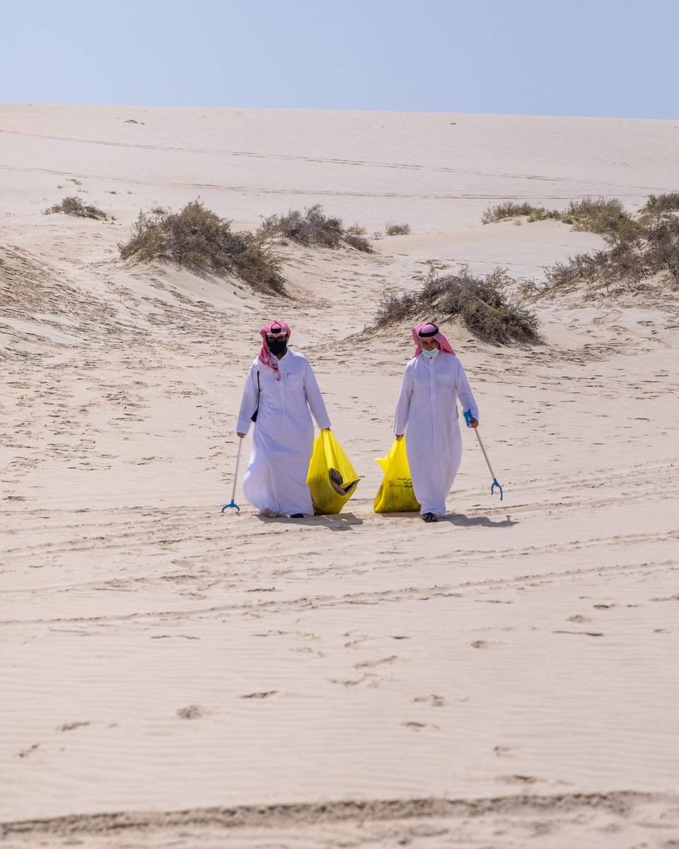 almayassahamad's tweet photo. Clearing plastic bags and other waste from the bushes this morning took a very long time. How much effort does is it really take to put them instead in garbage bags?
#KeepQatarClean https://t.co/EJMlRWaNgW