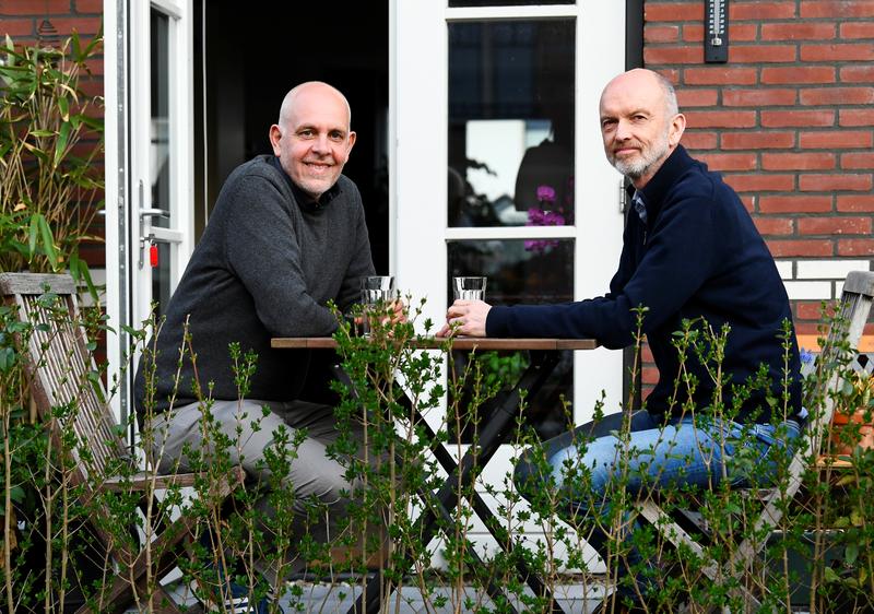 Reuters's tweet photo. Dutch couples mark 20th anniversary of world's first same-sex marriages https://t.co/S7trlMk2Nx https://t.co/Cd7z8ofyN5