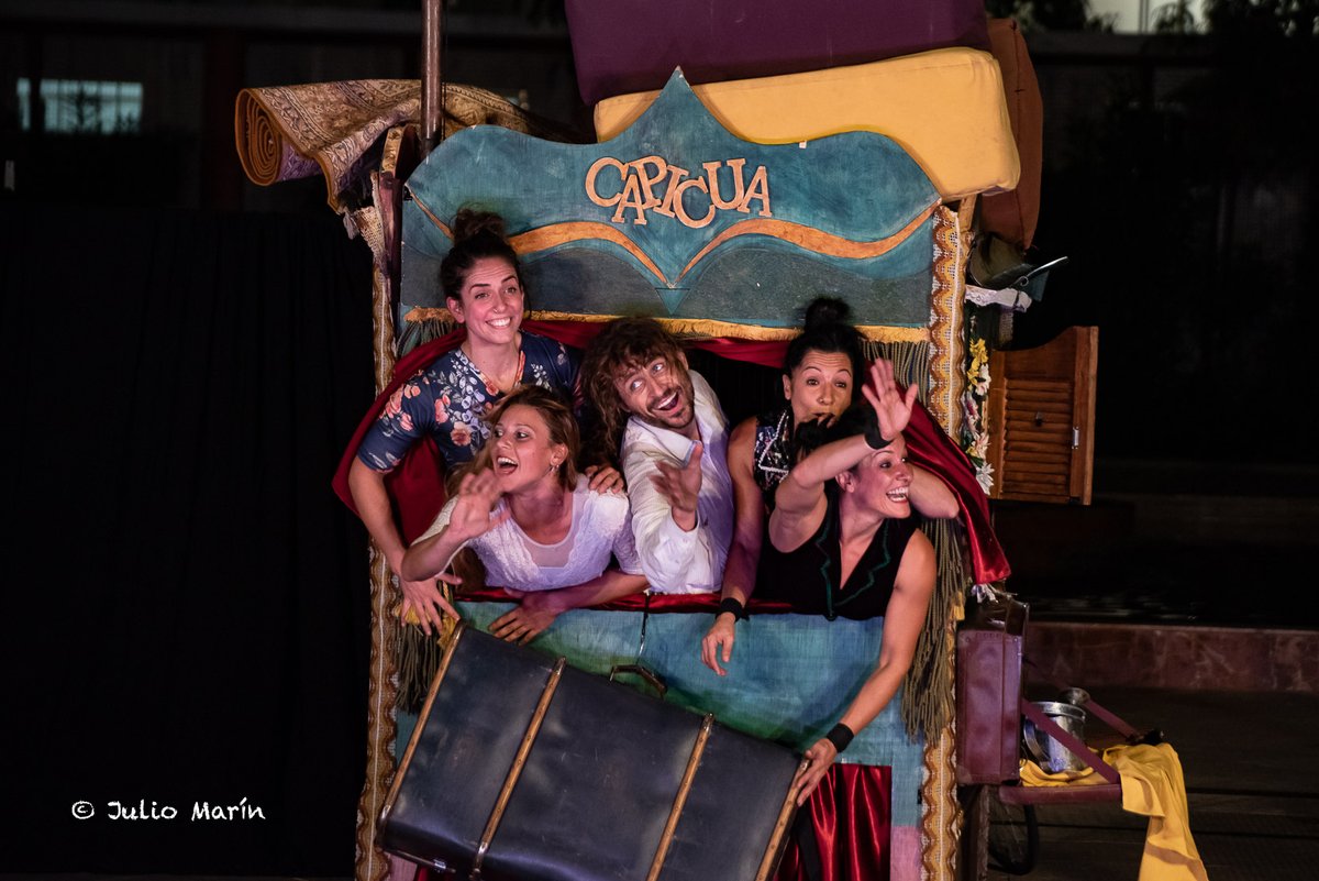 PrimaverArt's tweet photo. Diumenge 11 d'abril 

📍Plaça Maria Mercè Marçal
🕖20.00
🎪Koseling

La Cia. Capicua torna al PrimaverArt amb  el seu últim espectacle, Koseling. Un carruatge, cinc personatges insòlits, un trapezi, cordes dobles i molt de circ i humor, tancaran aquesta edició del PrimaverArt https://t.co/GjmkjMSH2q