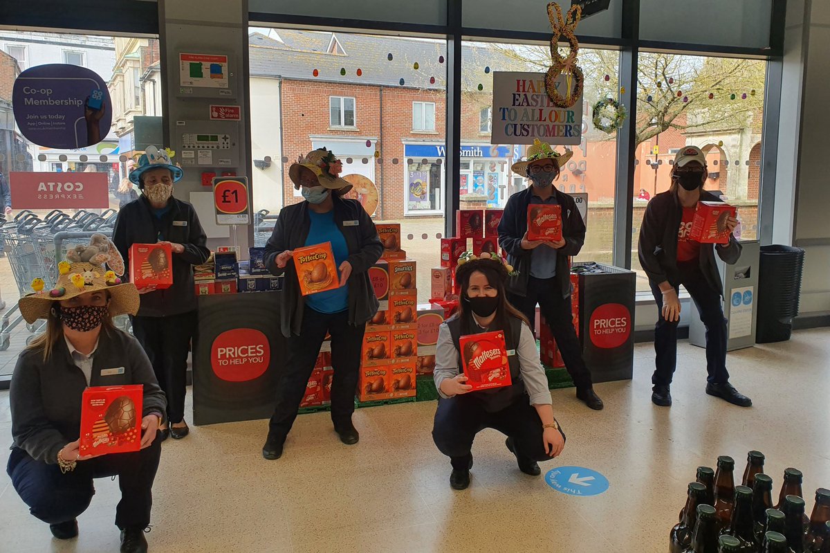 SabianeGrant's tweet image. Easter is in full swing here at Anglesea St store, we&apos;re supporting one of our local causes @WightBrain by wearing Easter bonnets, ears &amp;amp; wreaths.  @_westie1970 @Kat14090825 @ColinHayward20 @PeterBatt3 @coopuk @CoSandown #ItsWhatWeDo #TeamRyde #localcauses
