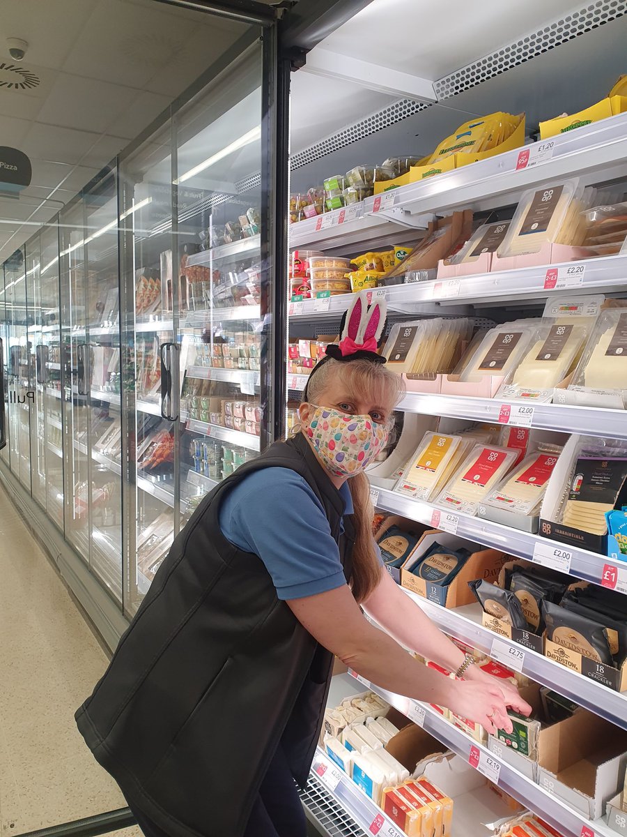 SabianeGrant's tweet image. Easter is in full swing here at Anglesea St store, we&apos;re supporting one of our local causes @WightBrain by wearing Easter bonnets, ears &amp;amp; wreaths.  @_westie1970 @Kat14090825 @ColinHayward20 @PeterBatt3 @coopuk @CoSandown #ItsWhatWeDo #TeamRyde #localcauses