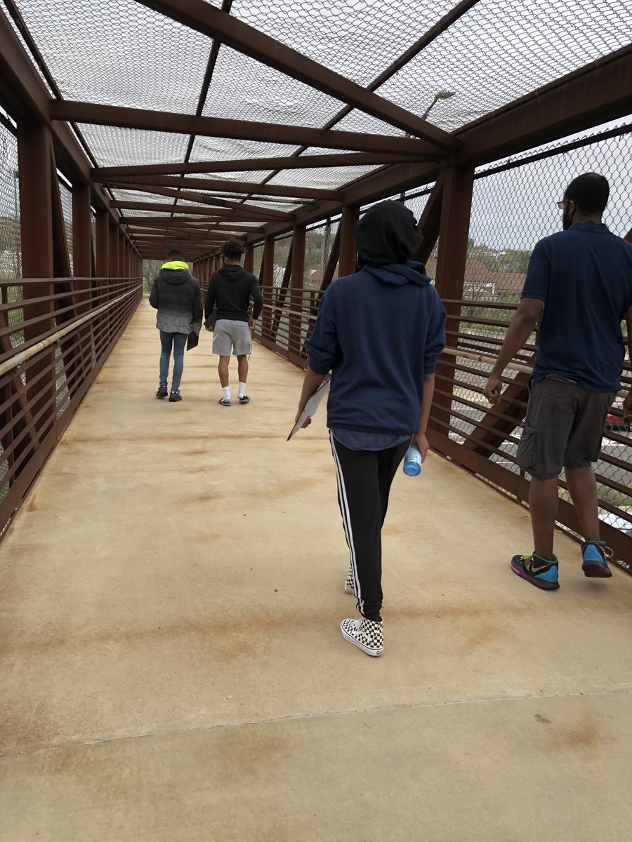 The_APYoung's tweet image. Thank you to @livingclassroom &amp;amp; @DOEE_DC for an amazing outdoor learning experience w/our IPL Civil Engineering students yesterday! Students are designing solutions to environmental concerns in their community! @AnacostiaHigh @AnacostiaNAF #anaxdesign  @DcpsLab @dcpublicschools