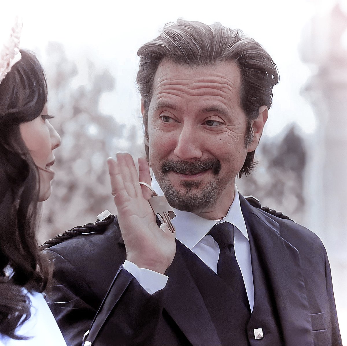 dailyrusstaylor's tweet photo. Russ holds the keys to our heart. Can't wait to see him kilting it in tomorrow night's episode. Tune it to #MacGyver, Fri at 8/7c. #HenryIanCusick https://t.co/bt2ka7oYAu